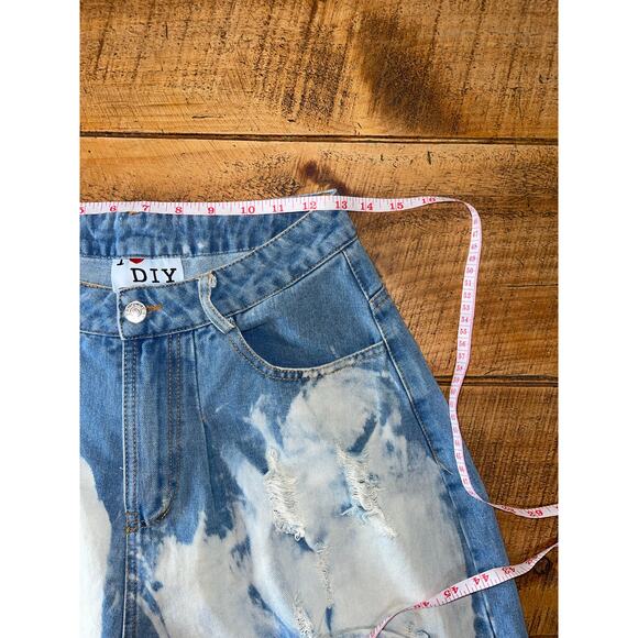 NWT Womens I‎ Love DIY by Panida 80s 90s Style Distressed Bleached Shorts Size M - Picture 4 of 9